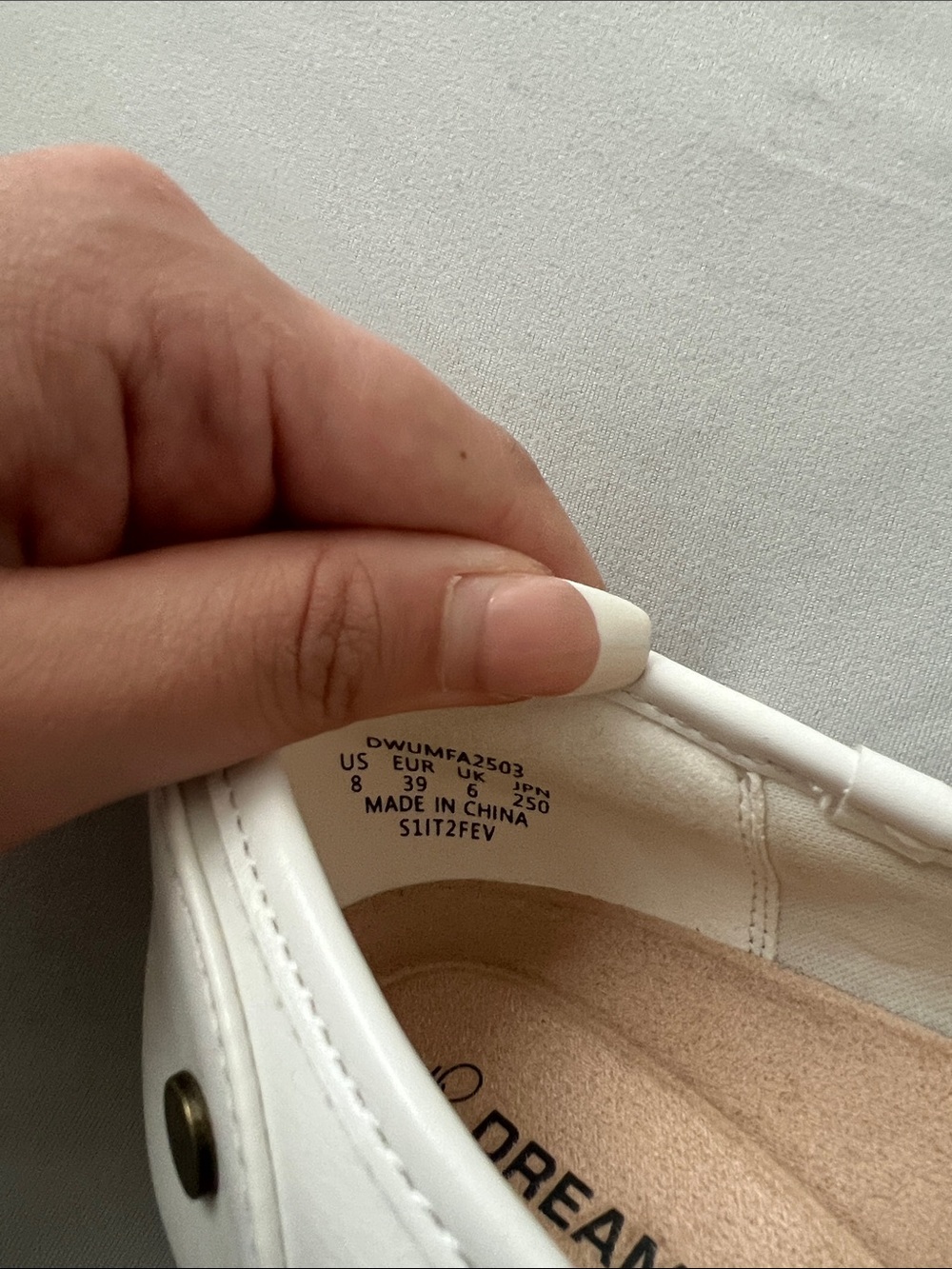 Dream Pairs White Crossover Strap Ballet Flats - Picture 2 of 8